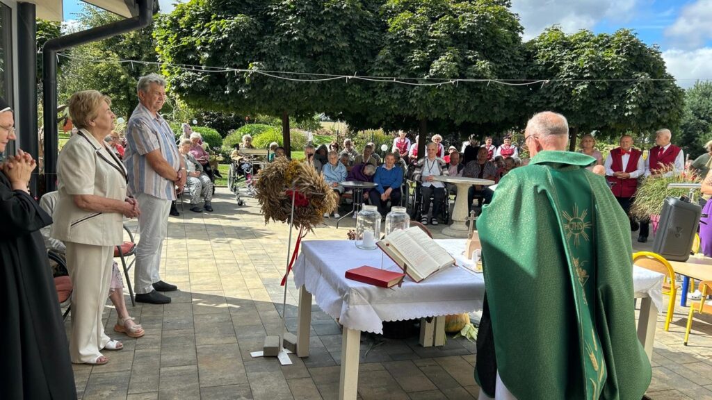 Dożynki Senioralne! Nasze święto, już od kilku lat u schyłku sierpnia inauguruje to wydarzenie msza
